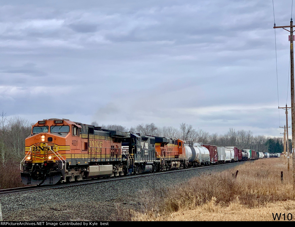 BNSF 4001 on W10